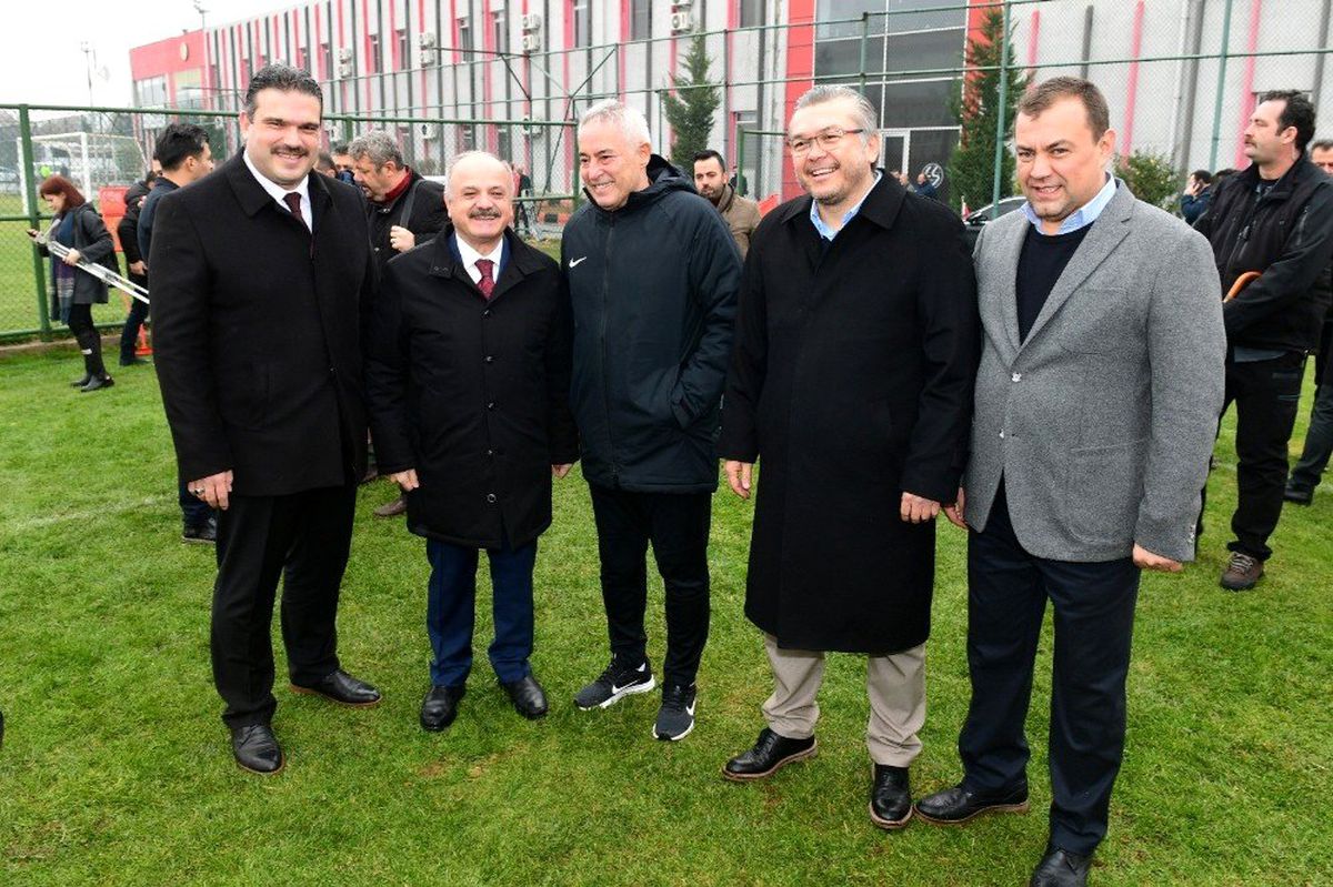 Vali Çakacak ve Rektör Çomaklı\'dan Eskişehirsporlu futbolculara ziyaret