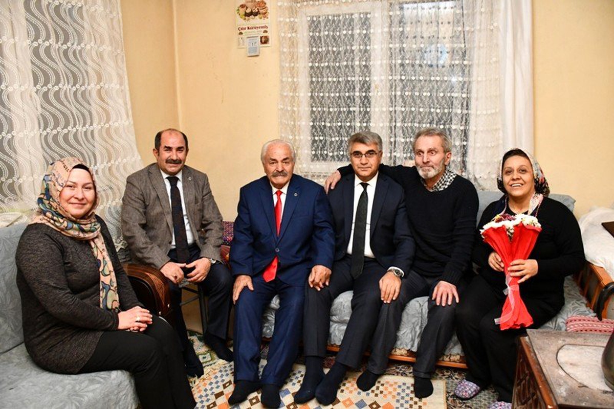 Vali Gürel vatandaşları evlerinde ziyaret ediyor