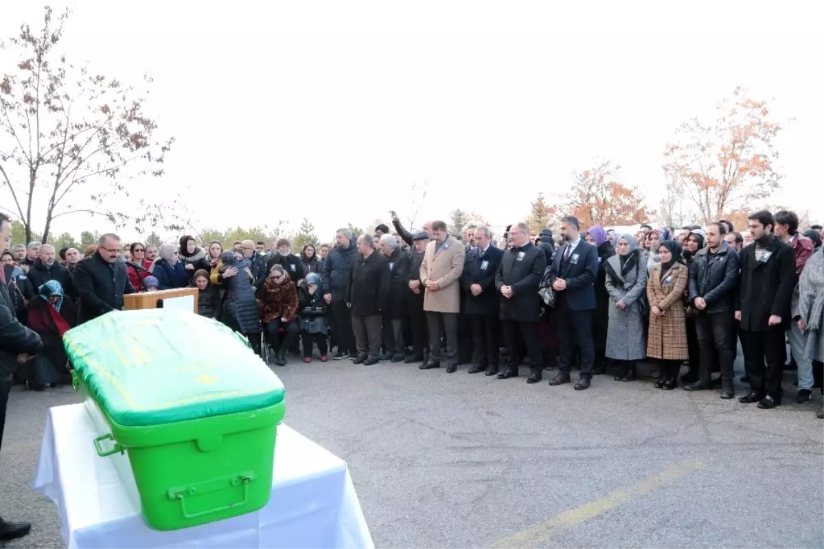 33 yıl görev yaptığı Fakültenin önünden son yolculuğuna uğurlandı