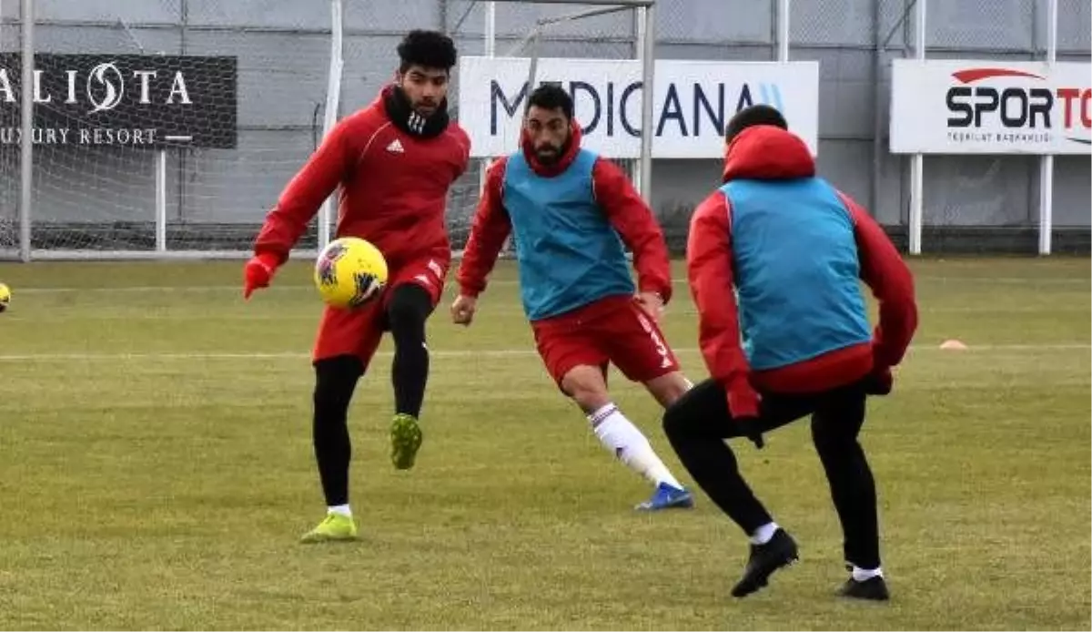 \'Afgan Yiğido\', Sivasspor başkanı ve futbolcularla buluştu