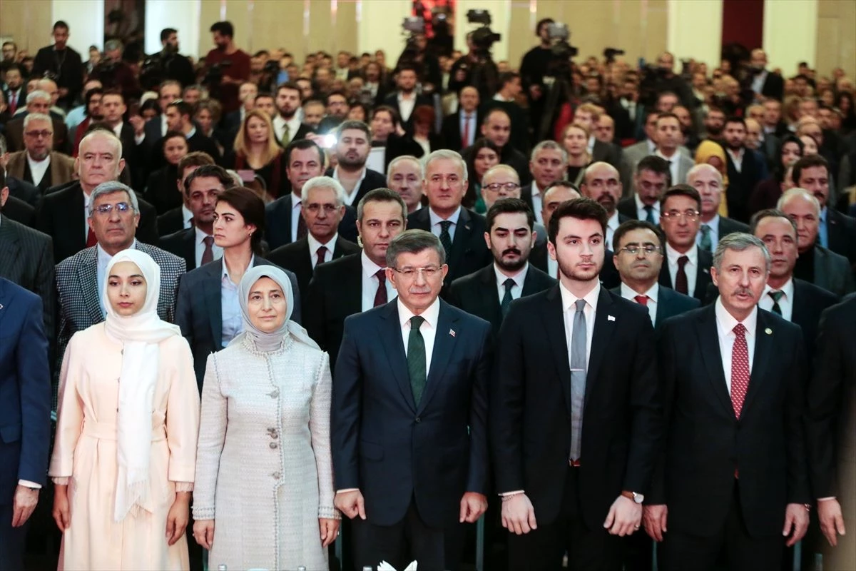 Ahmet Davutoğlu, "Gelecek Partisi"nin tanıtımını yaptı Açıklaması