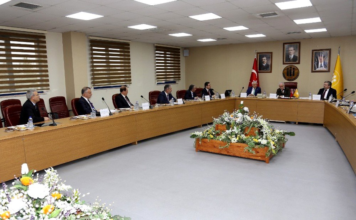 AİÇÜ Rektörü Prof. Dr. Karabulut, Düzey 2 Bölge Çalıştayı\'na katıldı