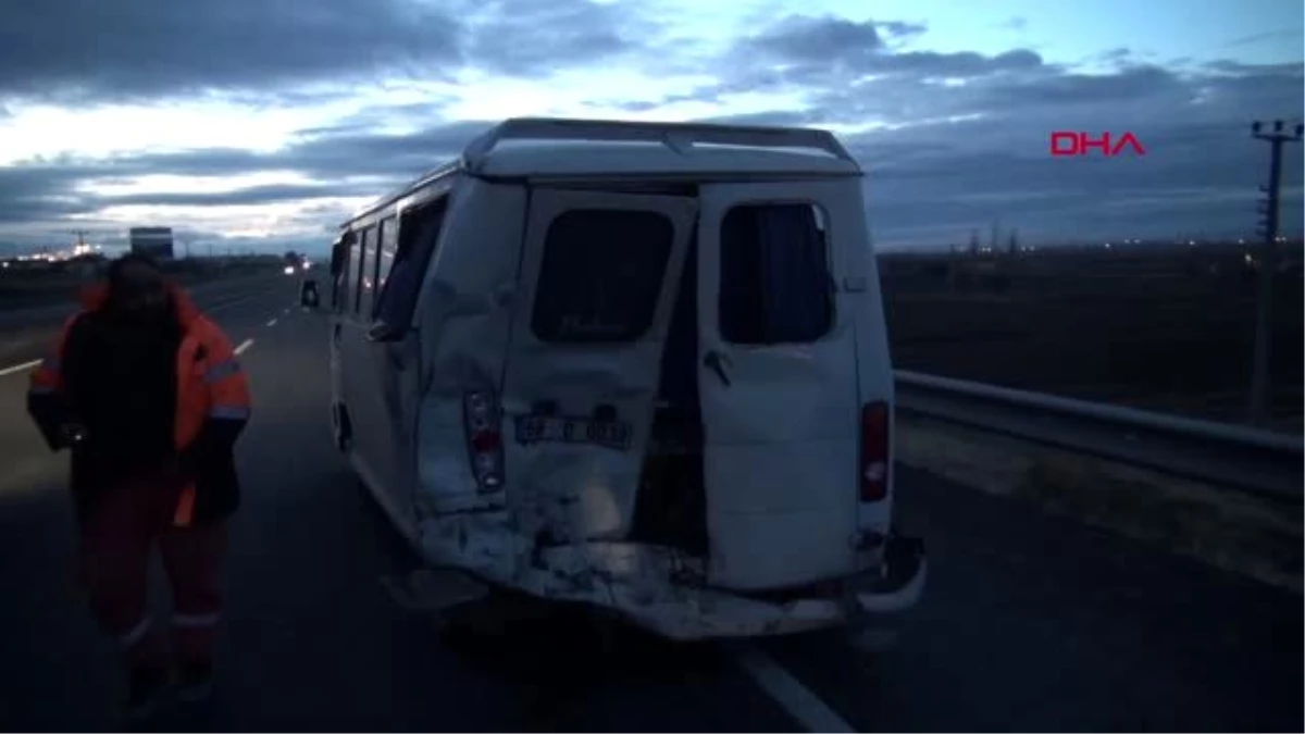 Aksaray\'da iki minibüs çarpıştı 8 yaralı