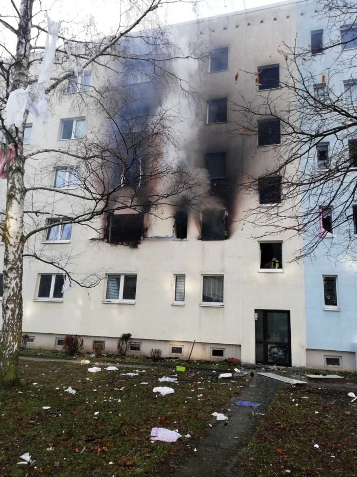 Almanya\'nın Blankenburg şehrinde bir apartmanda meydana gelen patlama sonucu en az 25 kişi...