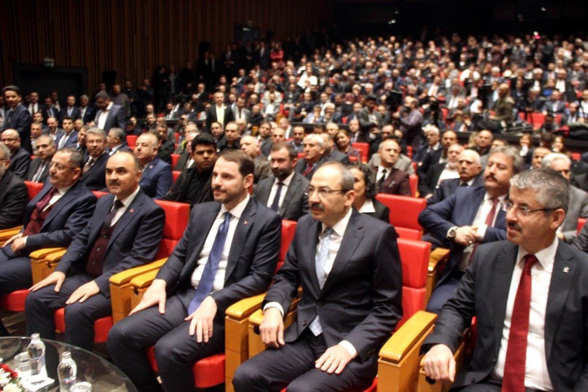 Bakan Albayrak: "2020\'ye girmeden tek haneli faizleri kamu bankalarımız piyasalarımıza inşallah...