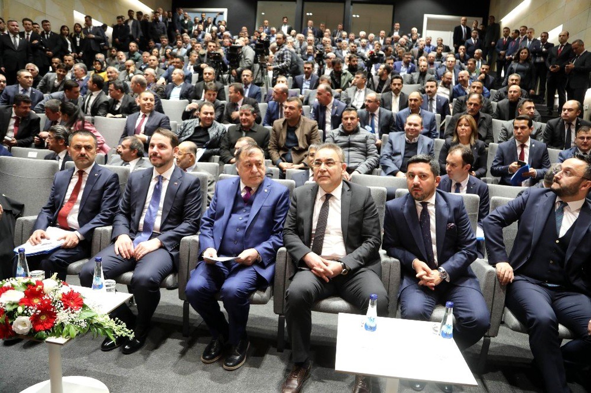 Bakan Albayrak: "Sanayi üretimindeki yıllık yüzde 3,8 artış son çeyrekte öngördüğümüz büyümenin...