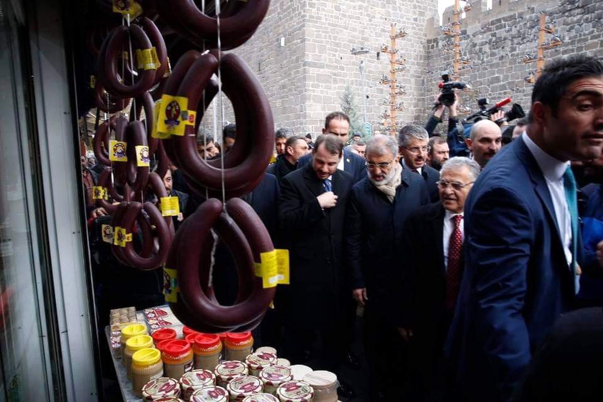 Bakan Albayrak\'tan esnafa: "İnşallah daha da düşecek"
