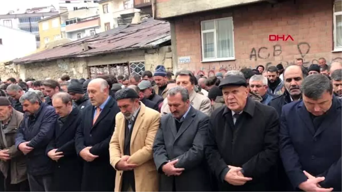 Bayburt\'ta öldürülen kadın toprağa verildi