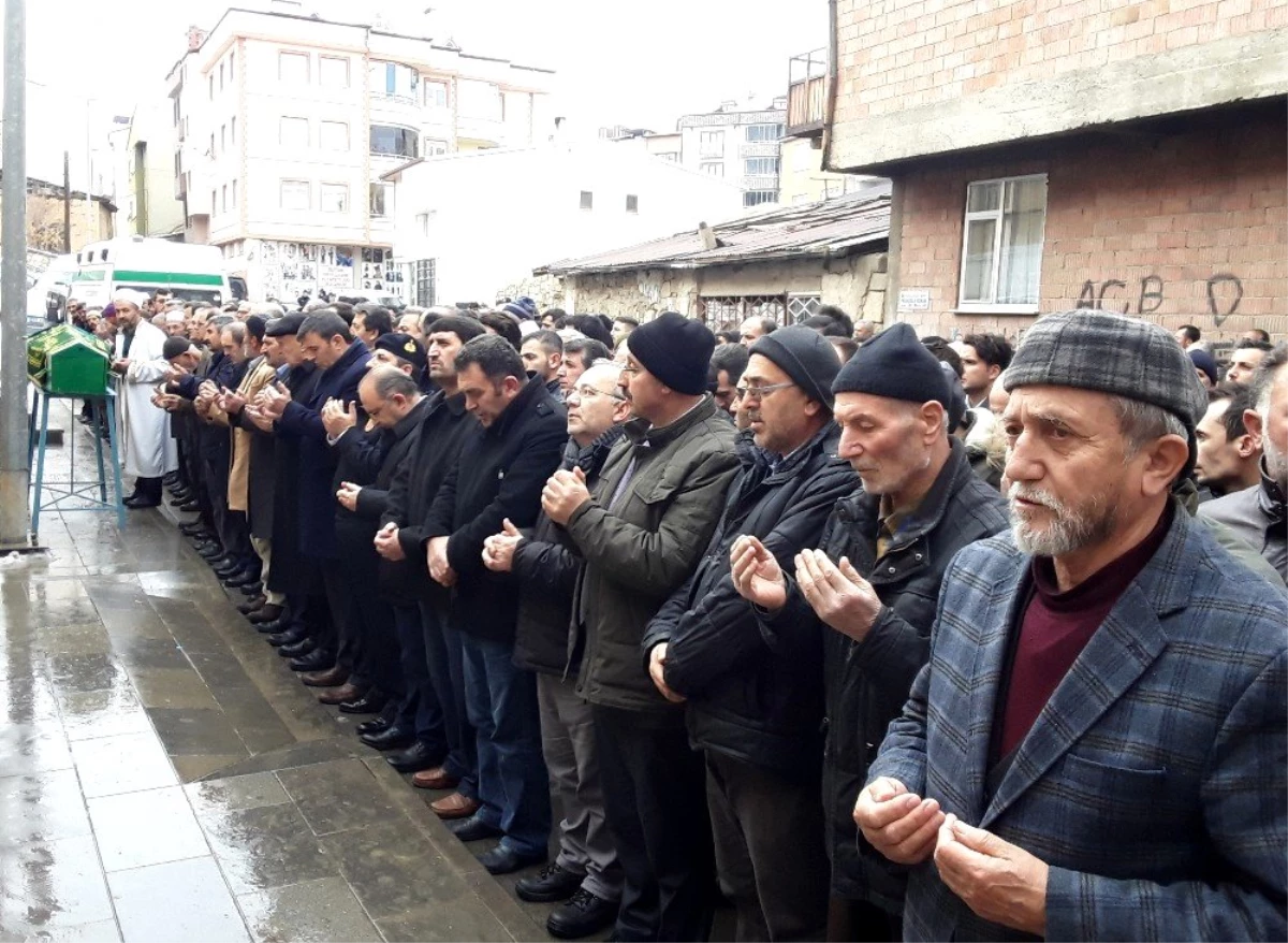 Bayburt\'ta öldürülen Zehra Erdemir, son yolculuğuna uğurlandı