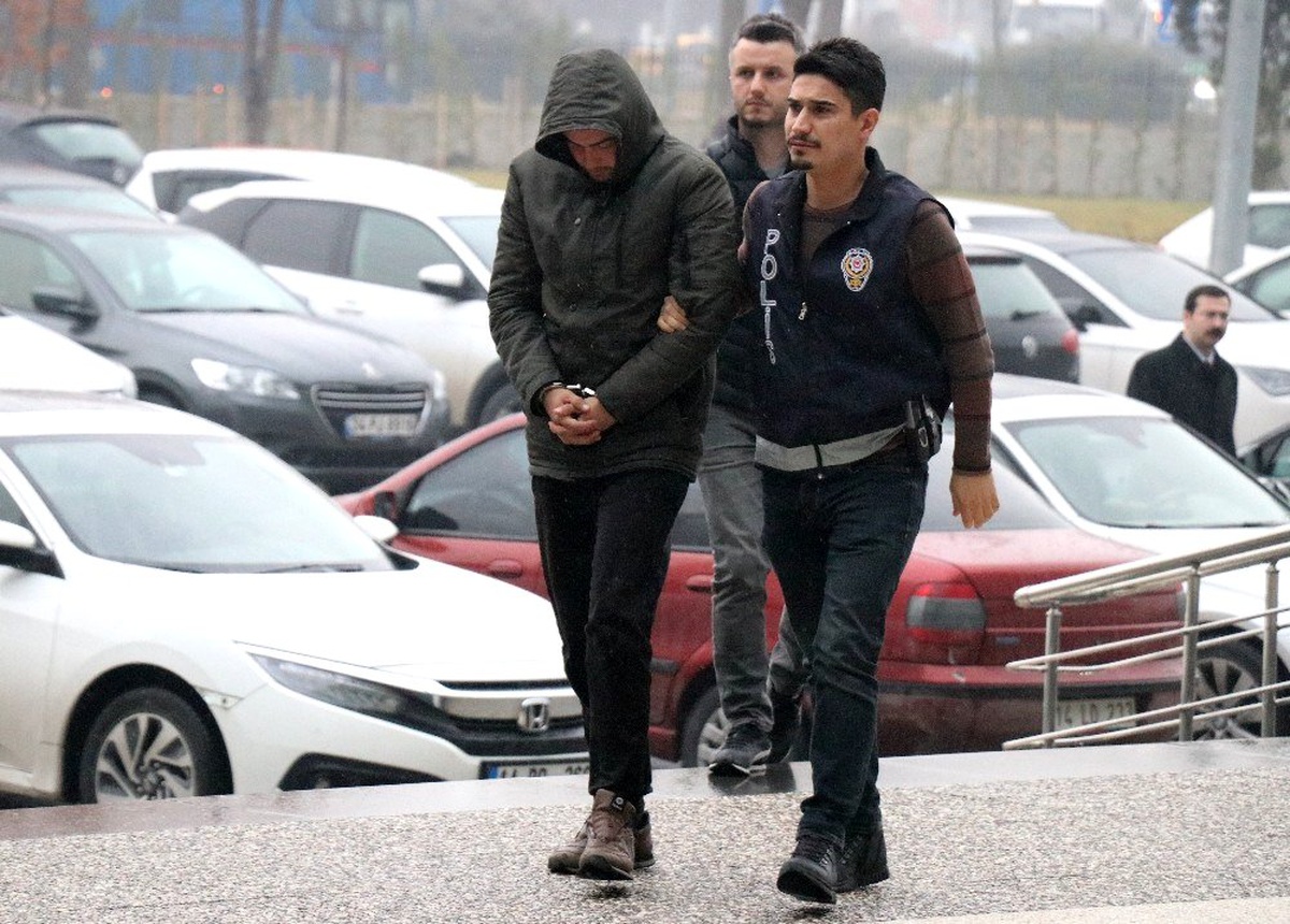 Bolu\'da iş yerinden bilgisayar çalan hırsız adliyede