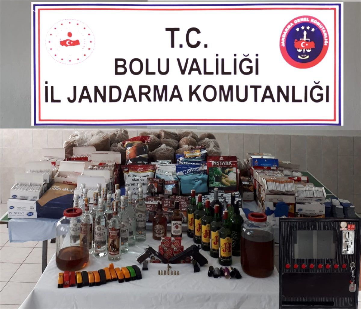 Bolu\'da kaçak içki ve sigara operasyonunda 4 şüpheli yakalandı