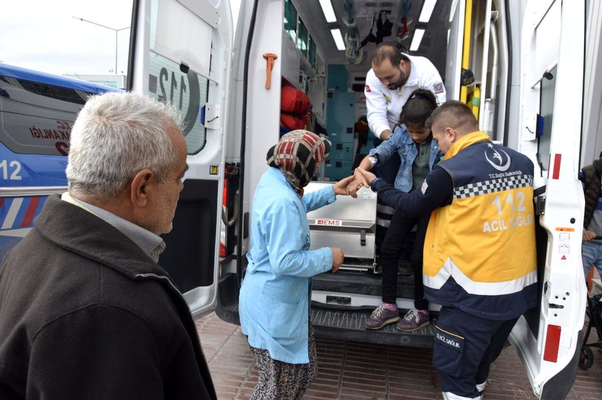 Burdur\'a 9 öğrenci hastanelik oldu