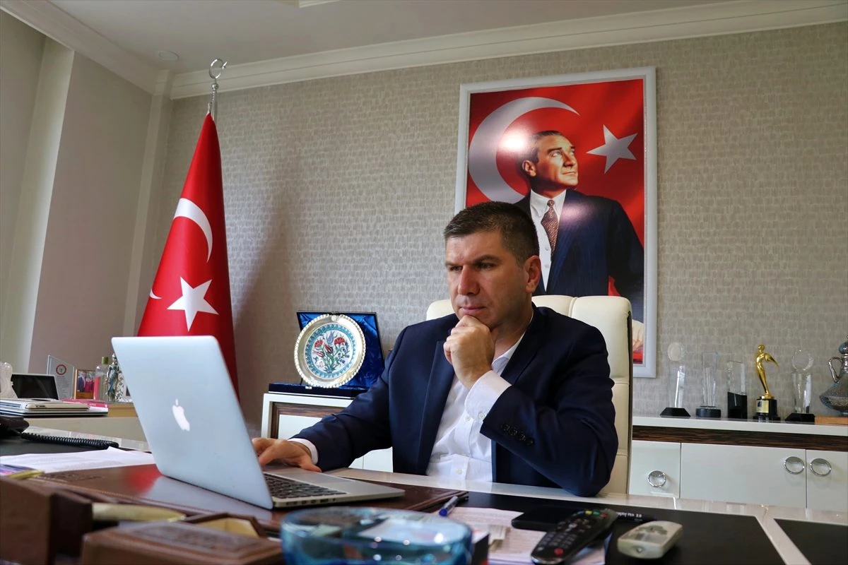 Burdur Belediye Başkanı Ercengiz, AA\'nın "Yılın Fotoğrafları" oylamasına katıldı