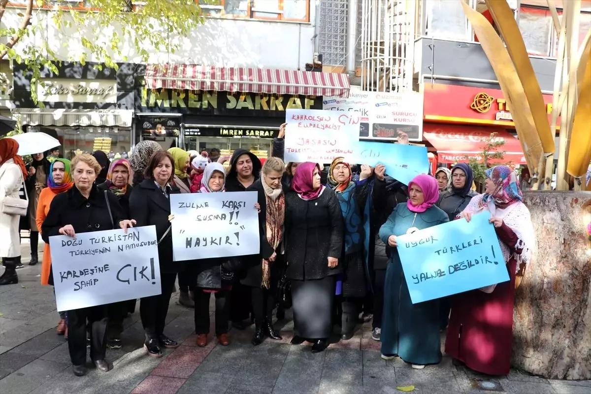 Çin\'in Doğu Türkistan politikaları Isparta\'da protesto edildi