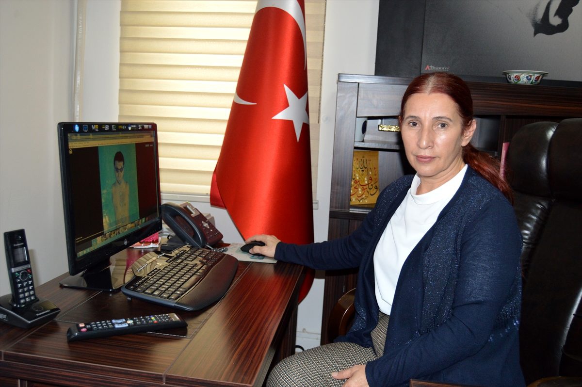 Cumhurbaşkanlığı İletişim Başkanlığı Afyonkarahisar İl Müdürü Burcu, AA\'nın "Yılın Fotoğrafları"nı...