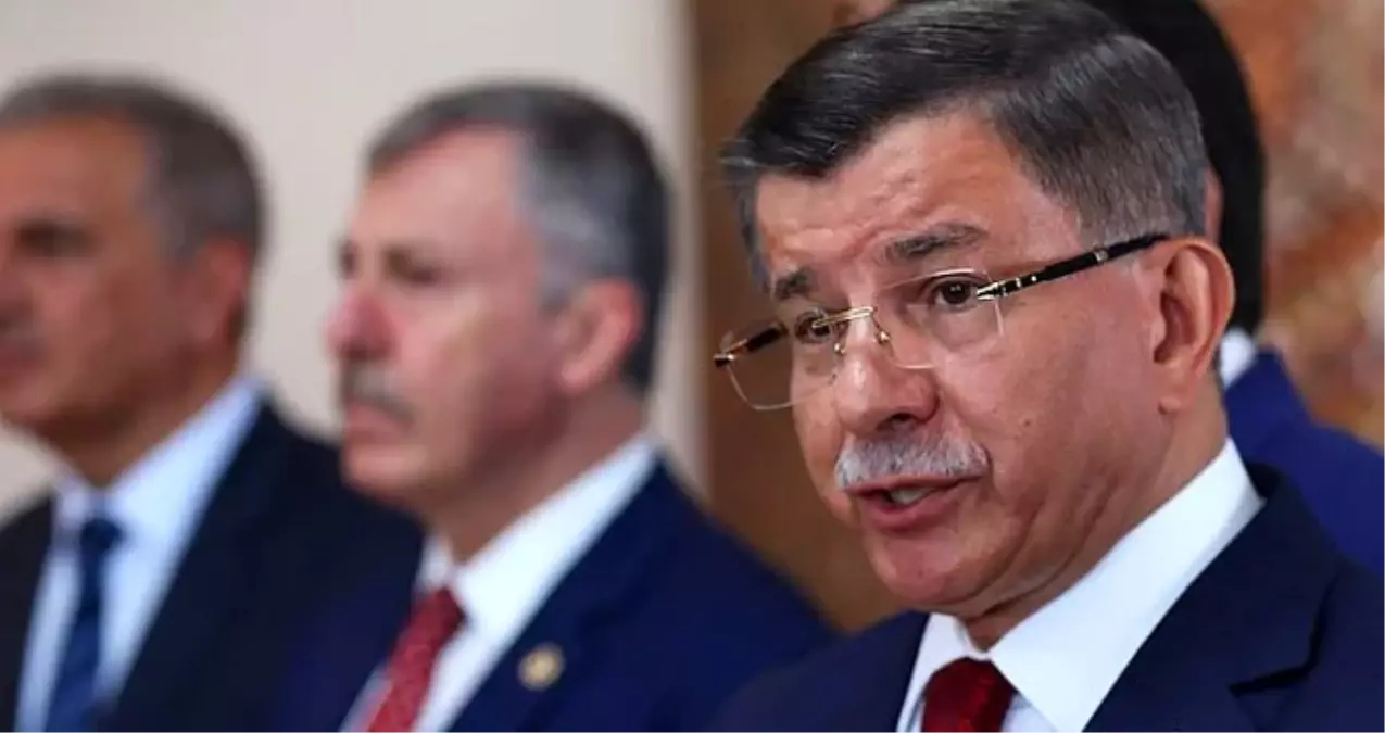 Davutoğlu\'nun tanıtım programında en çok ve en az kullandığı kelimeler dikkat çekti