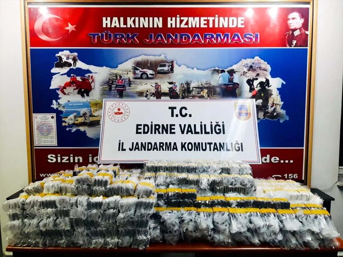 Edirne\'de kaçak 4 bin 250 cep telefonu ele geçirildi