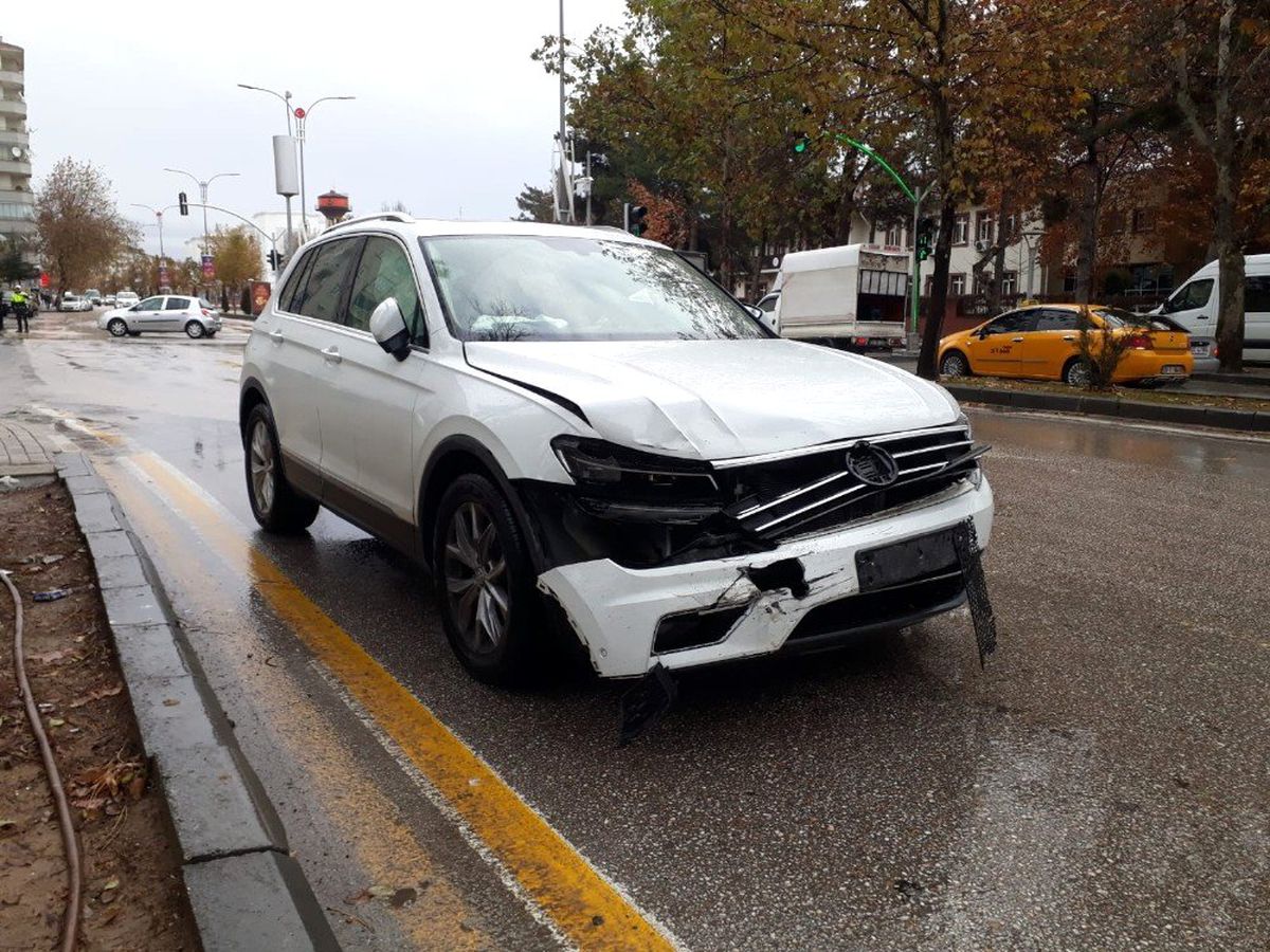 Elazığ\'da trafik kazası: 2 yaralı