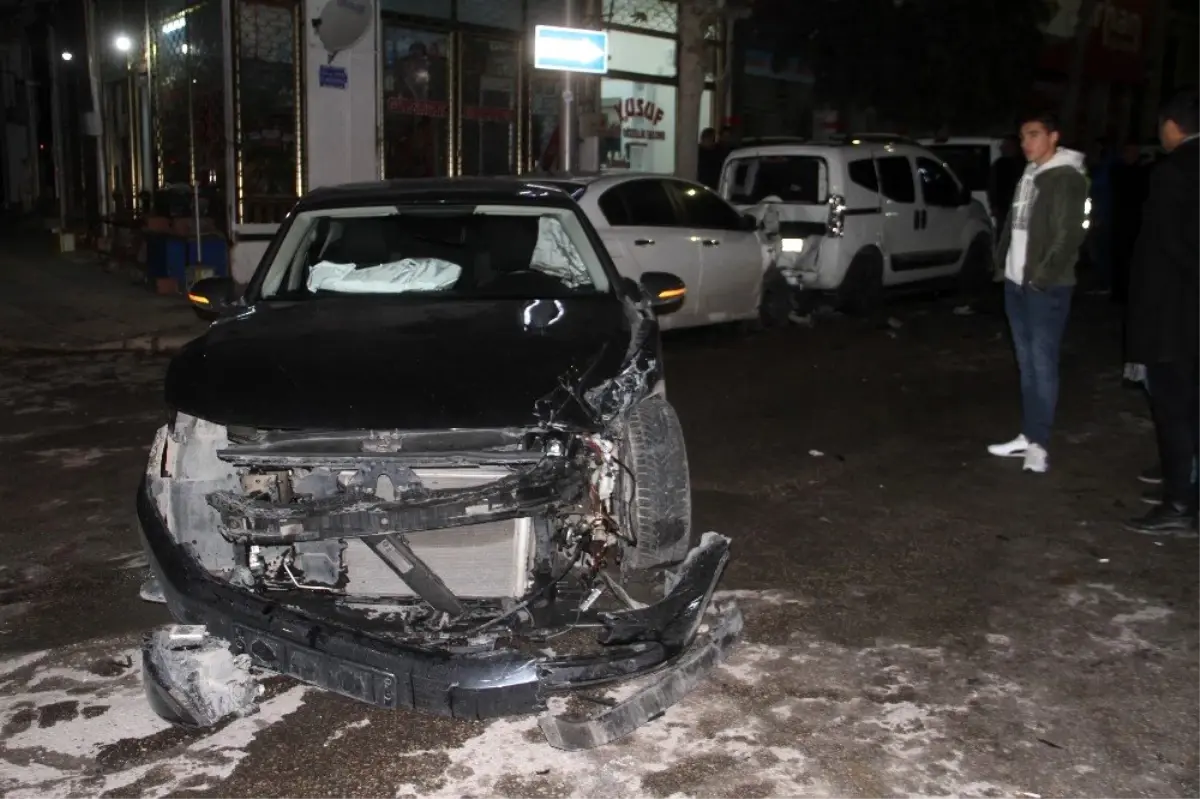 Elazığ\'da zincirleme trafik kazası: 4 yaralı