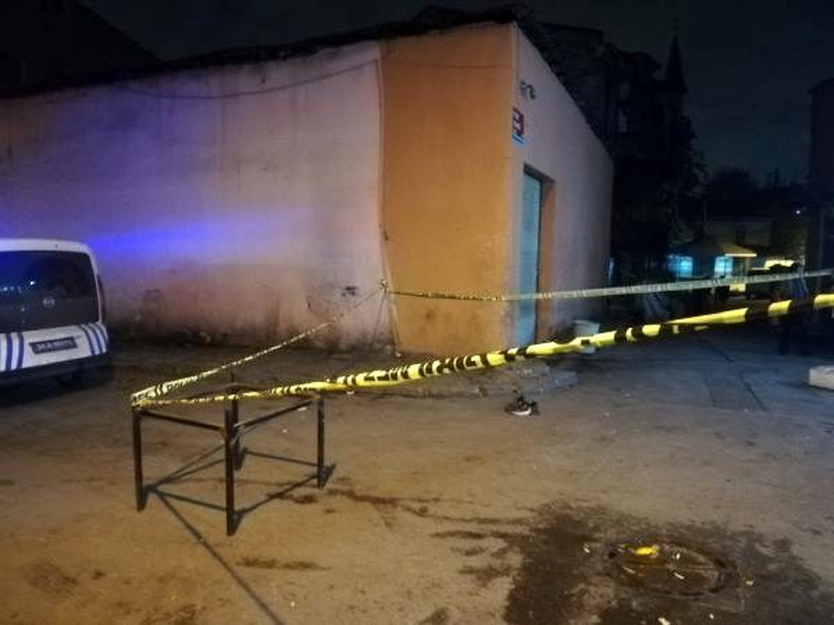 Fatih\'te silahlı kavgada 1 kişi yaralandı; olay anı kamerada