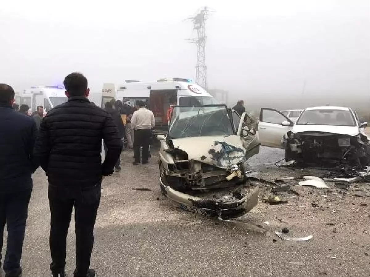 Hatay\'da 3 otomobilin karıştığı zincirleme kaza: 1 ölü, 3 yaralı