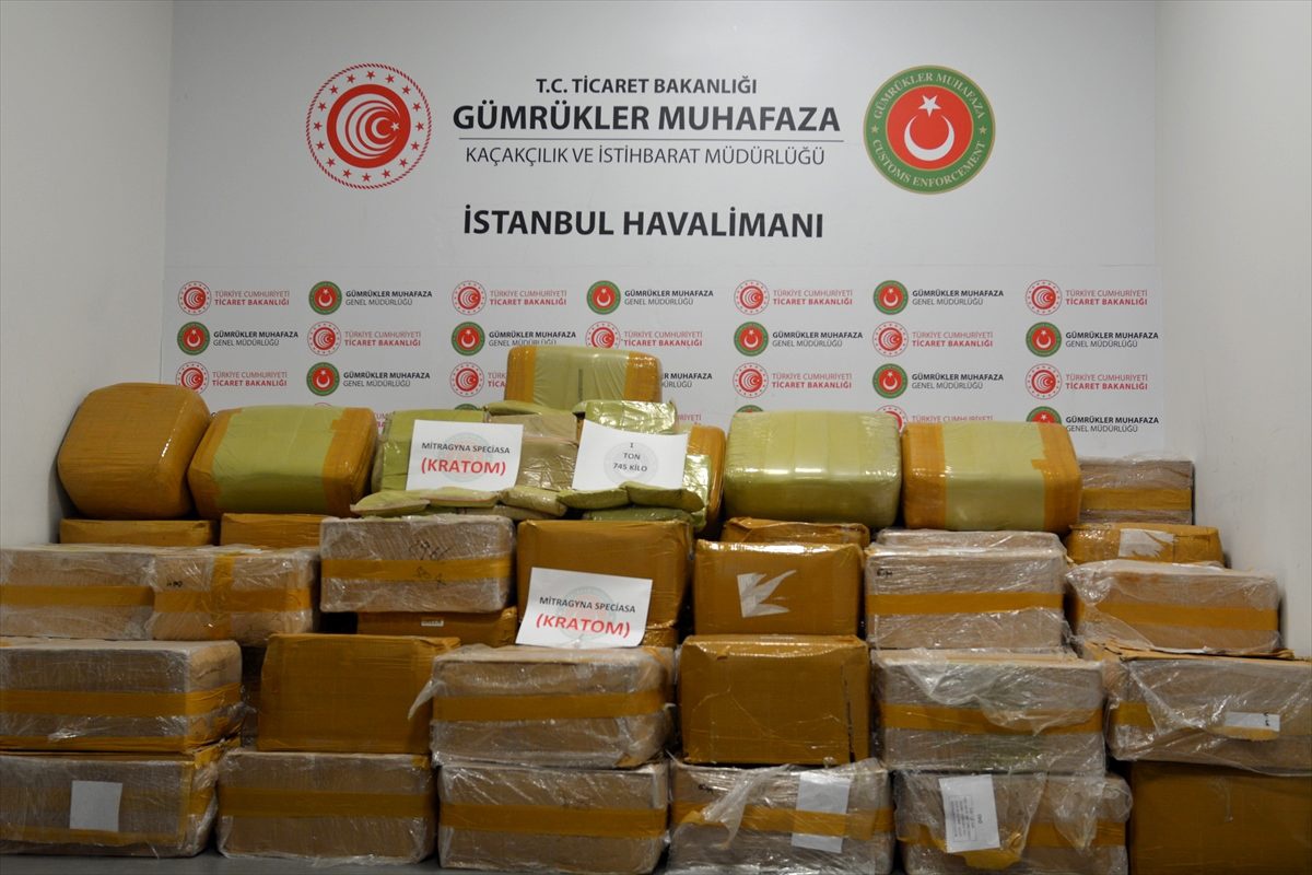 İstanbul Havalimanı\'nda 1,74 tonla "rekor" miktarda uyuşturucu ele geçirildi