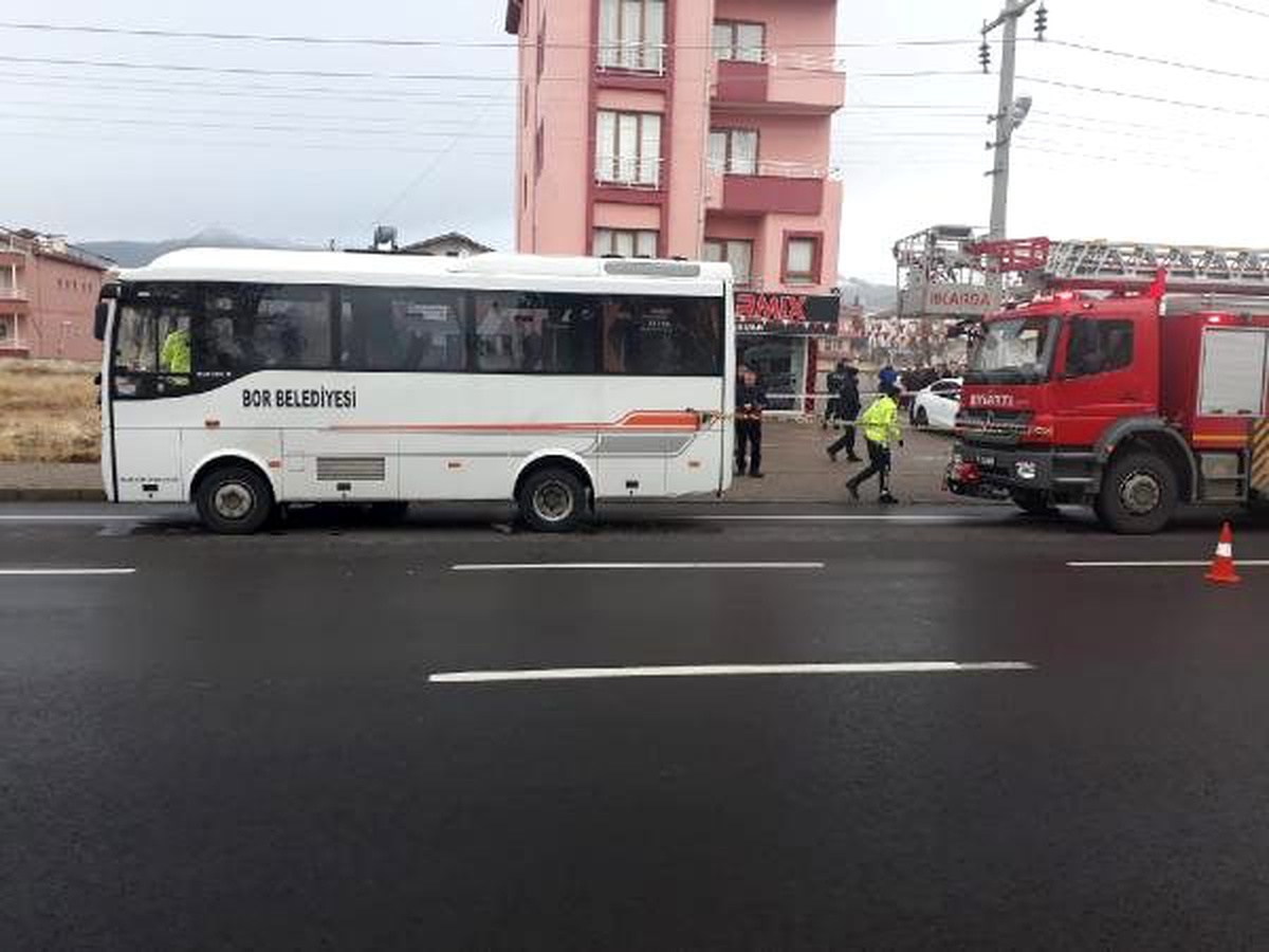 Minibüsün altında kalan lise öğrencisi hayatını kaybetti