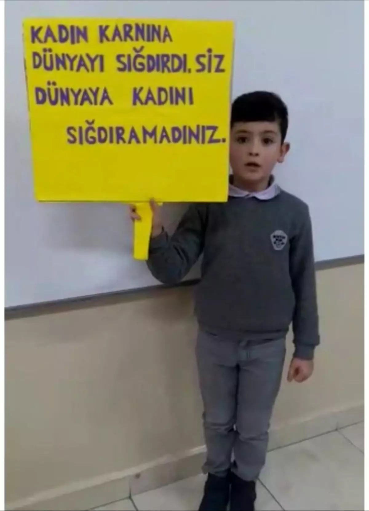 Minikler kadına şiddete dikkat çekti