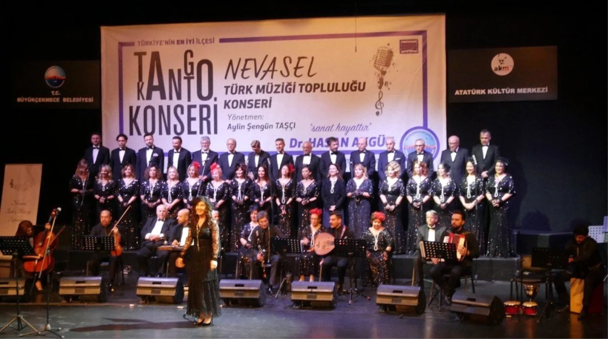 Nevasel Türk Müziği Topluluğu\'ndan tango ve kanto şovu