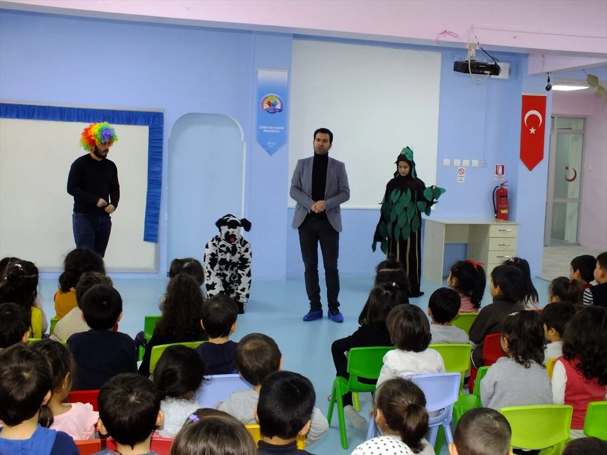 Sivas\'ta anaokulu öğrencilerine "Korkma Köpeği Anla" eğitimi verildi
