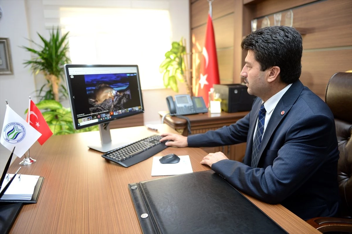 SUBÜ Rektörü Sarıbıyık AA\'nın "Yılın Fotoğrafları" oylamasına katıldı