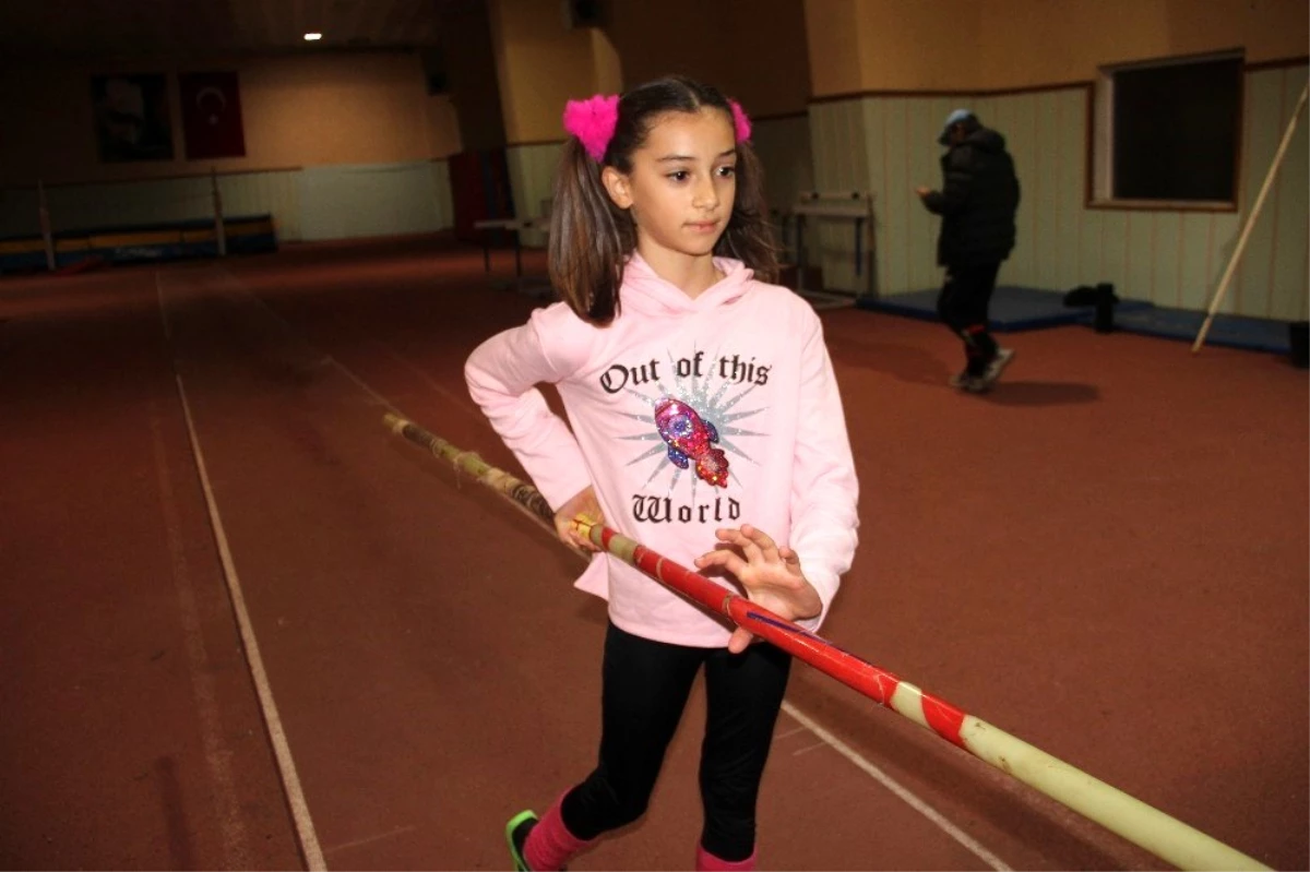Türkiye\'de 1.70 atlayan ilk kız çocuğu