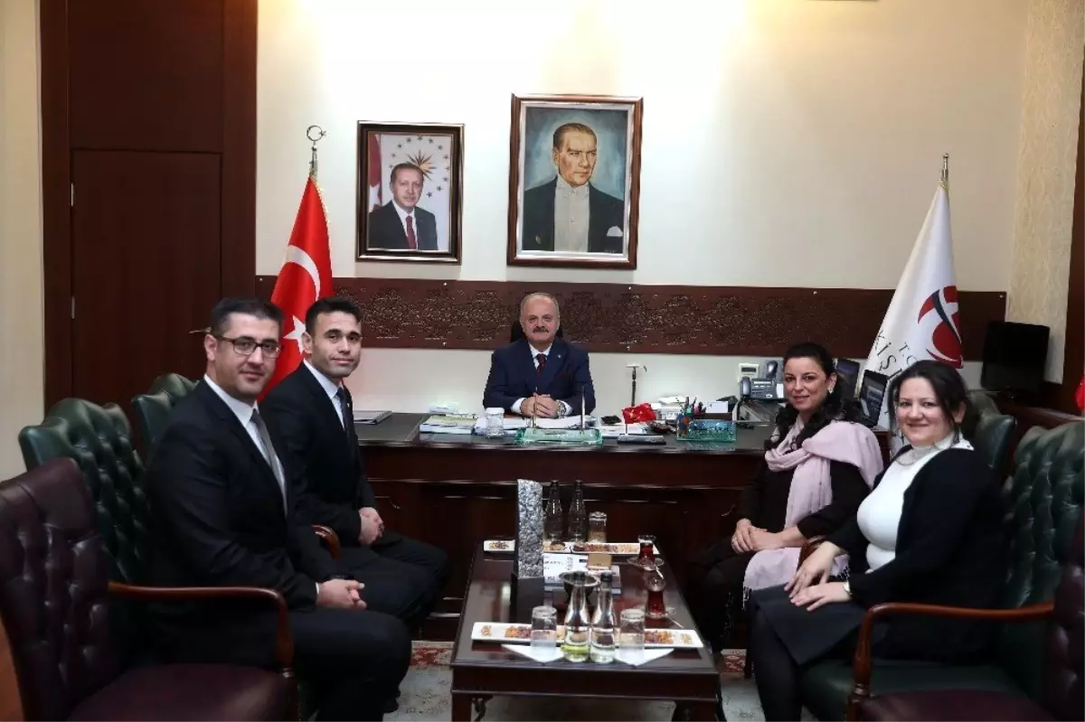 Vali Çakacak, KOBİ ödülüne layık görülen şirketlerin temsilcilerini kabul etti