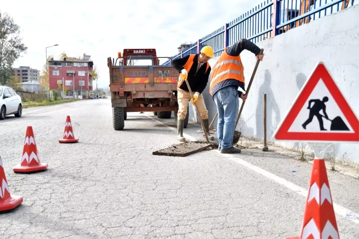 Yağmur suyu hatları temizleniyor