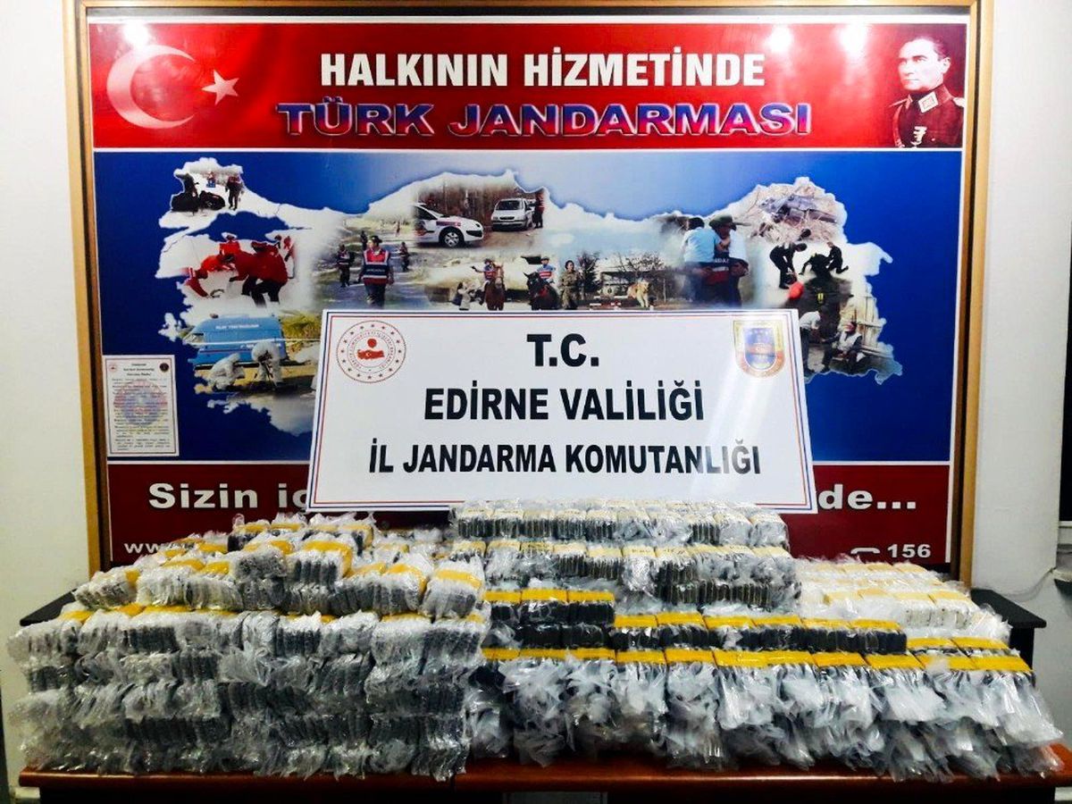 Yunanistan\'dan ülkeye 4 bin 250 adet cep telefonu sokarken yakalandı