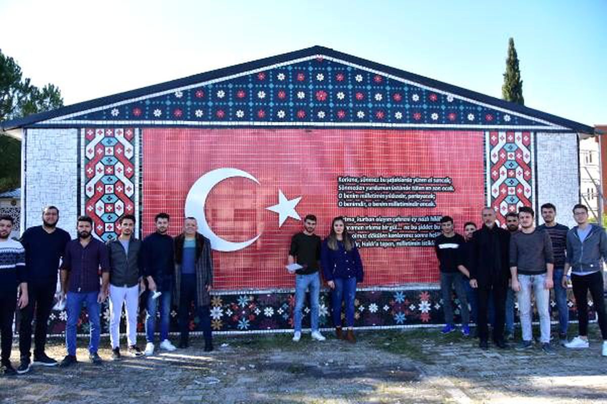 156 bin parça seramik atığından sanat eseri