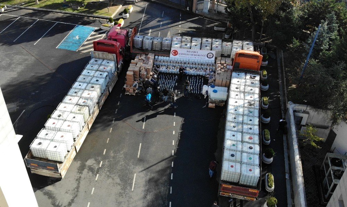 250 ton sahte ve kaçak içki Emniyetin bahçesinde sergilendi