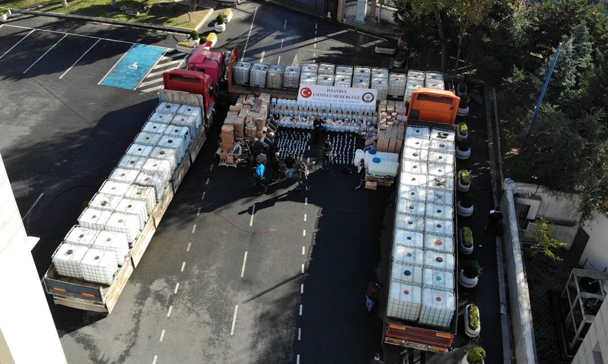 250 ton sahte ve kaçak içki Emniyetin bahçesinde sergilendi