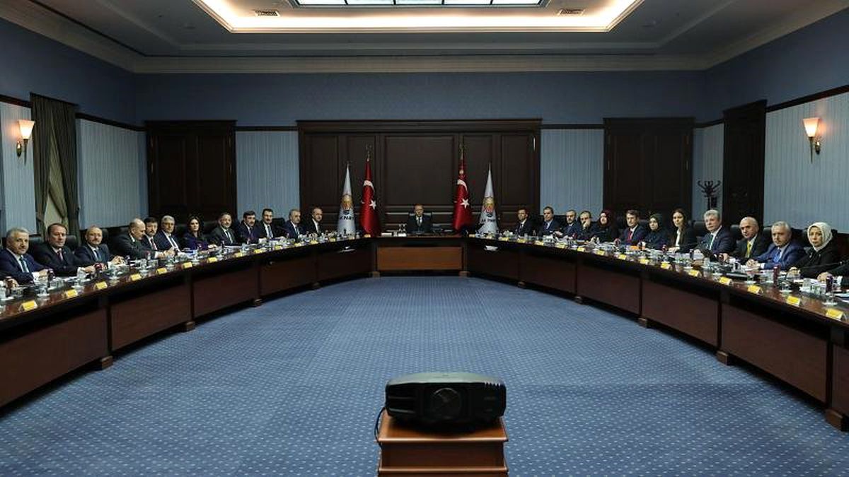 AK Parti üye kaybetmeye devam ediyor; 4 ayda 114 bin üye partiden ayrıldı