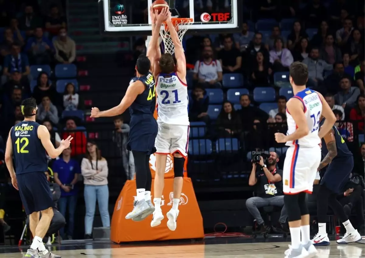 Anadolu Efes, Fenerbahçe Beko\'yu yendi