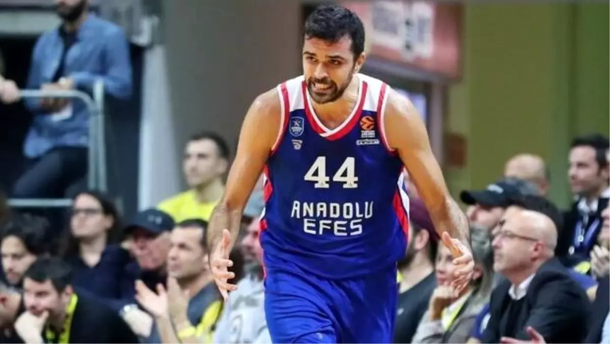 Anadolu Efes\'ten 11. galibiyet