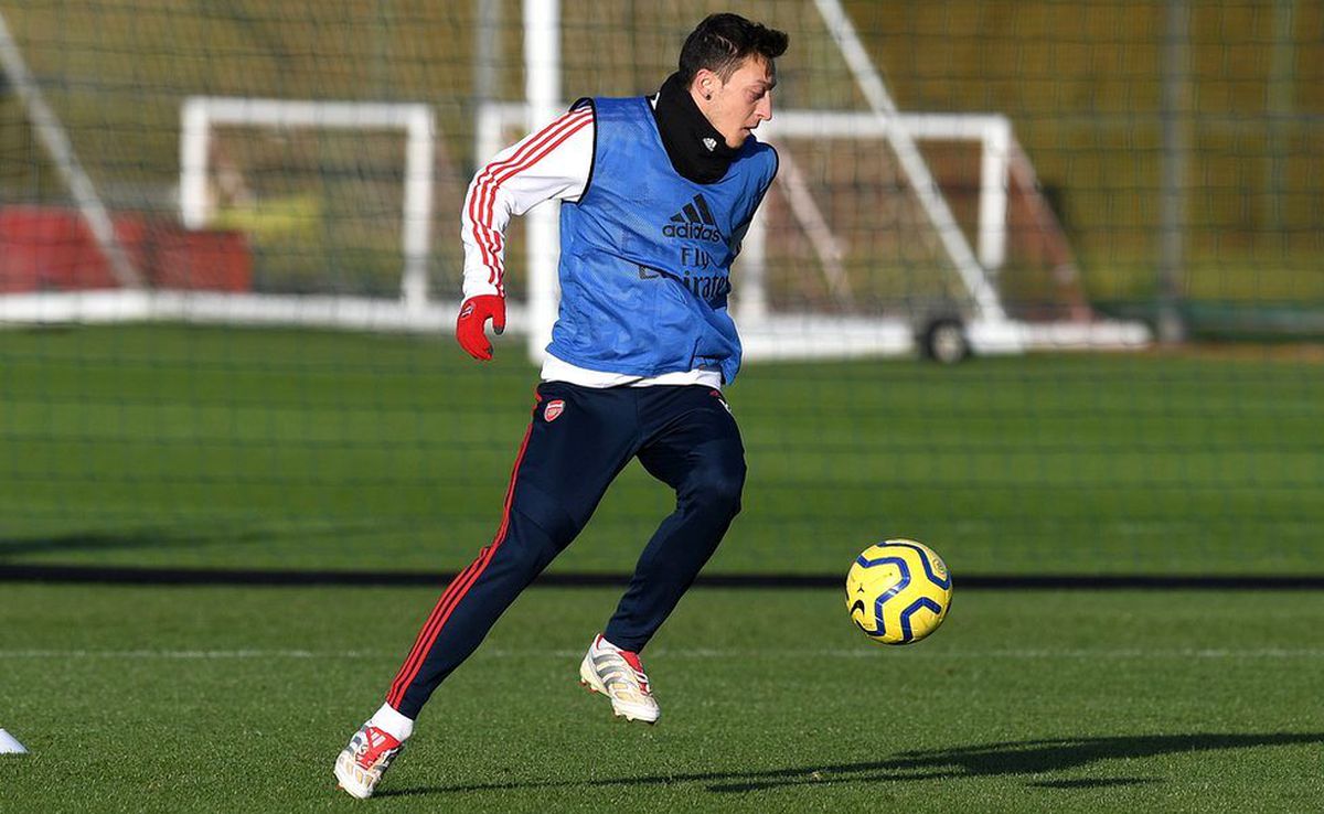 Arsenal\'den Çin\'e mesaj: Özil\'in Uygur paylaşımı görüşümüzü yansıtmıyor