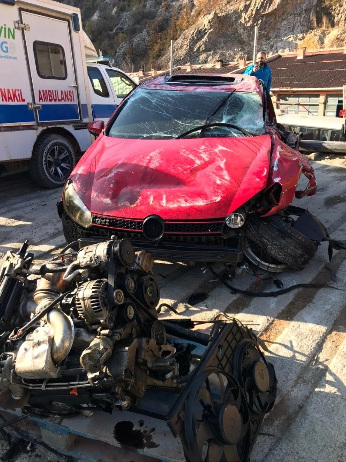 Artvin\'de meydana gelen trafik kazasında 1 kişi öldü 2 kişi yaralandı