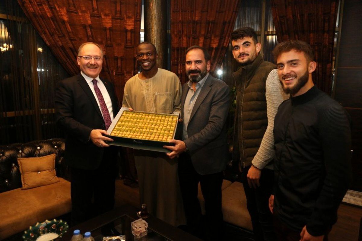 Başkan Bilgin\'den Fenerbahçe maçı öncesi Sivasspor\'a moral ziyareti