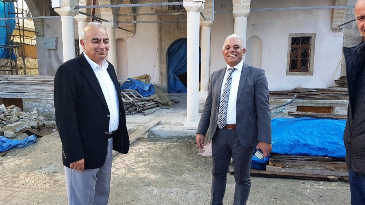 Başkan Bozkurt inşaatı devam eden camiyi gezerek yetkililerden bilgi aldı