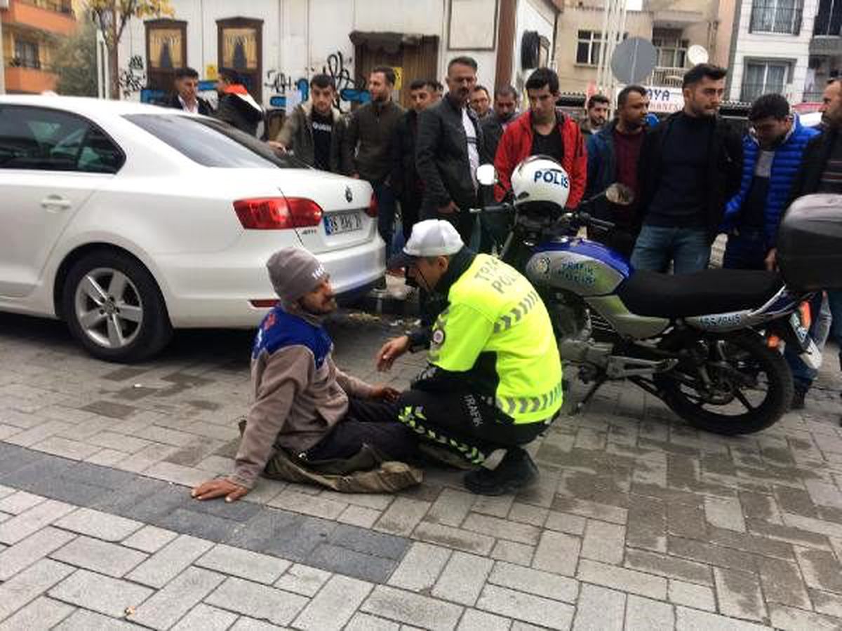 Ceza yazılan yerde, oturma eylemi yaptı