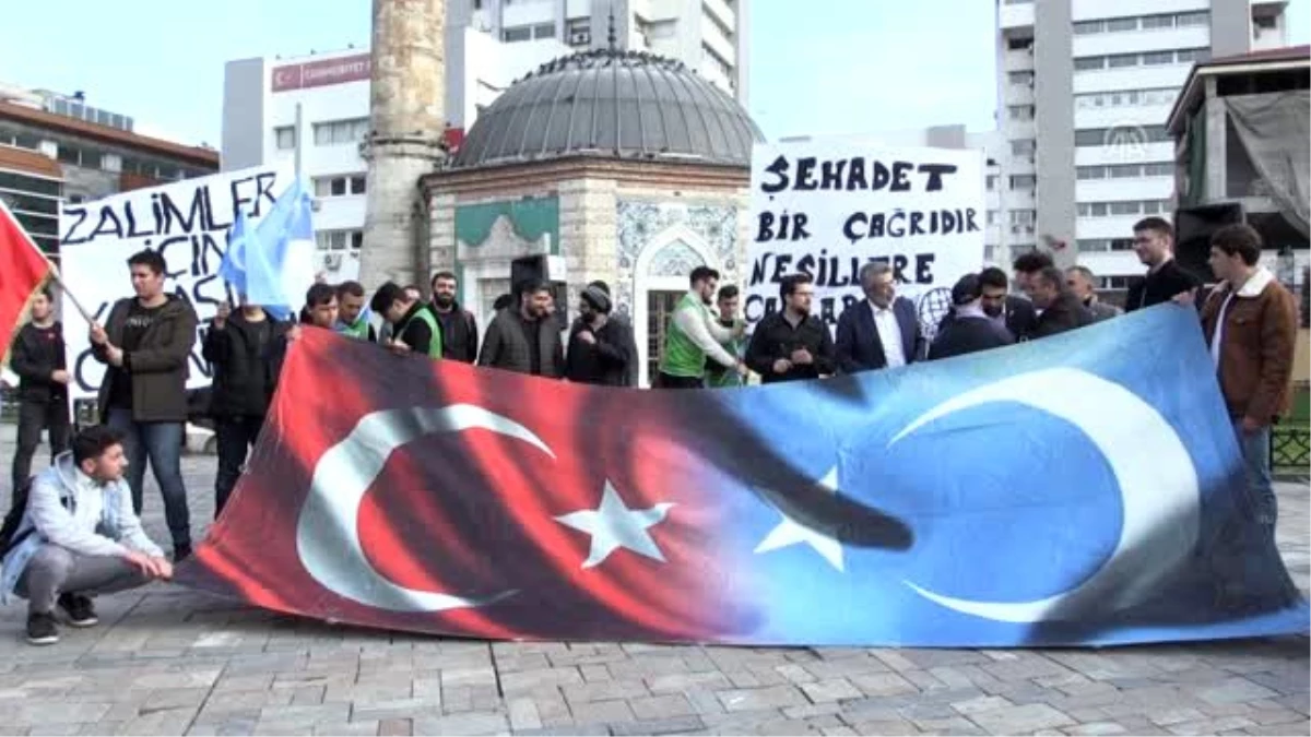 Çin\'in Doğu Türkistan\'daki hak ihlalleri İzmir\'de protesto edildi