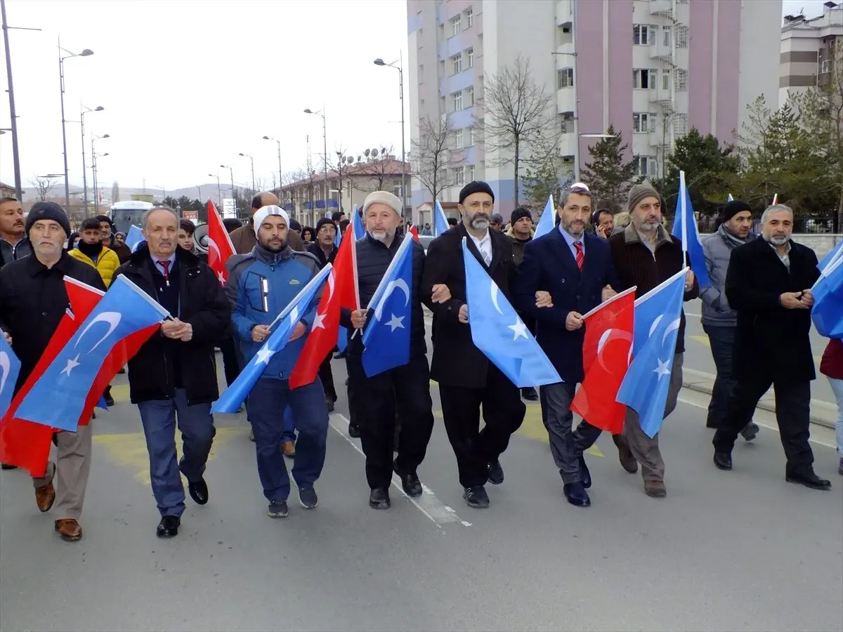 Çin\'in Doğu Türkistan politikaları Sivas\'ta protesto edildi