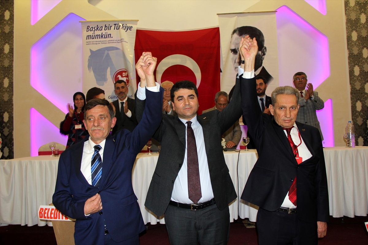 DP Genel Başkanı Uysal, Afyonkarahisar\'da partisinin il kongresine katıldı