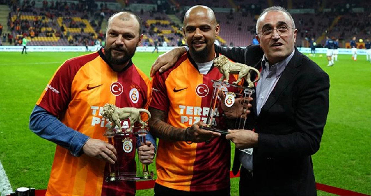 Galatasaray\'dan Felipe Melo ve Tomas Ujfalusi\'ye plaket